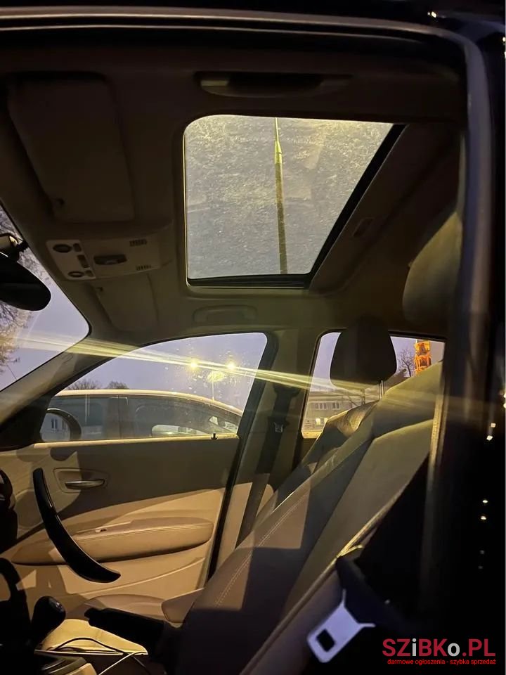 2005' BMW 1 Series 118I photo #2