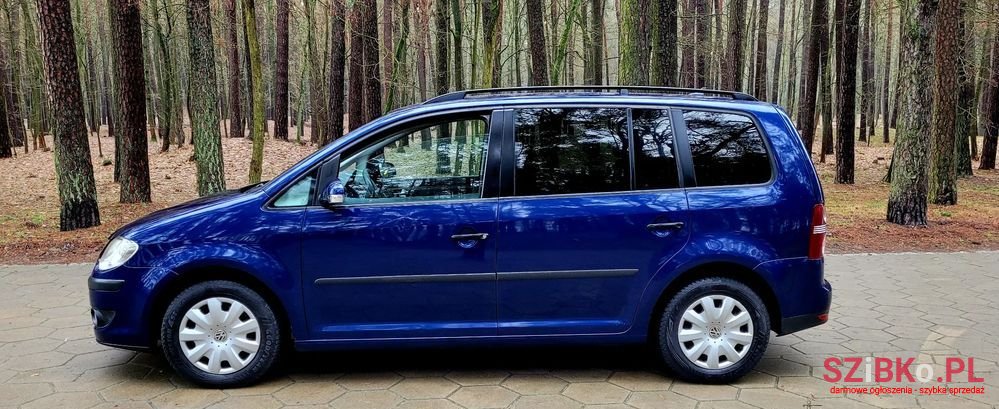 2008' Volkswagen Touran 1.9 Tdi Trendline photo #4