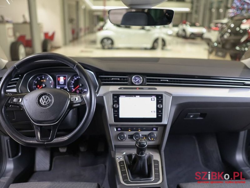 2018' Volkswagen Passat photo #5