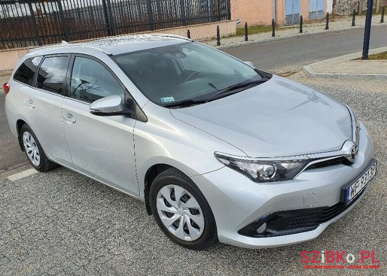 2017' Toyota Auris photo #1