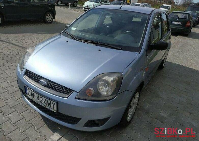 2005' Ford Fiesta photo #2