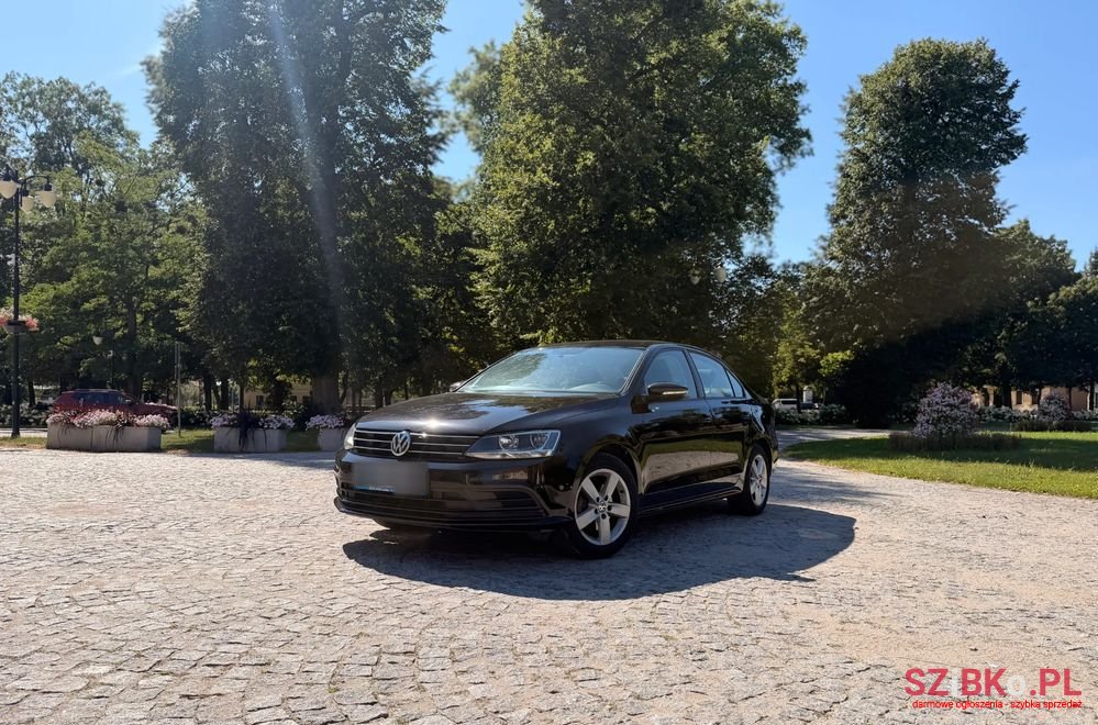 2017' Volkswagen Jetta photo #2