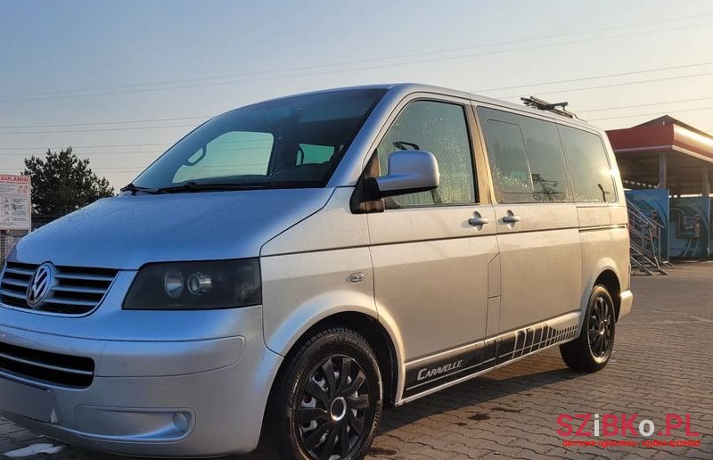 2005' Volkswagen Caravelle photo #1