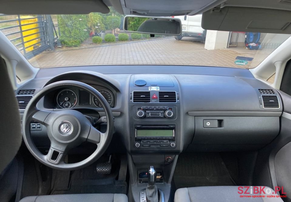 2010' Volkswagen Touran photo #4