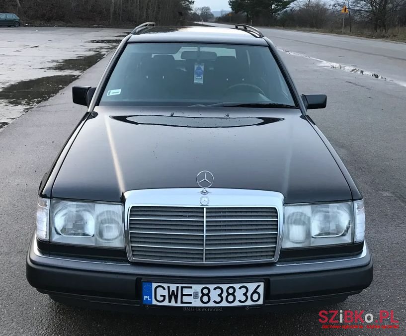 1993' Mercedes-Benz W124 photo #3