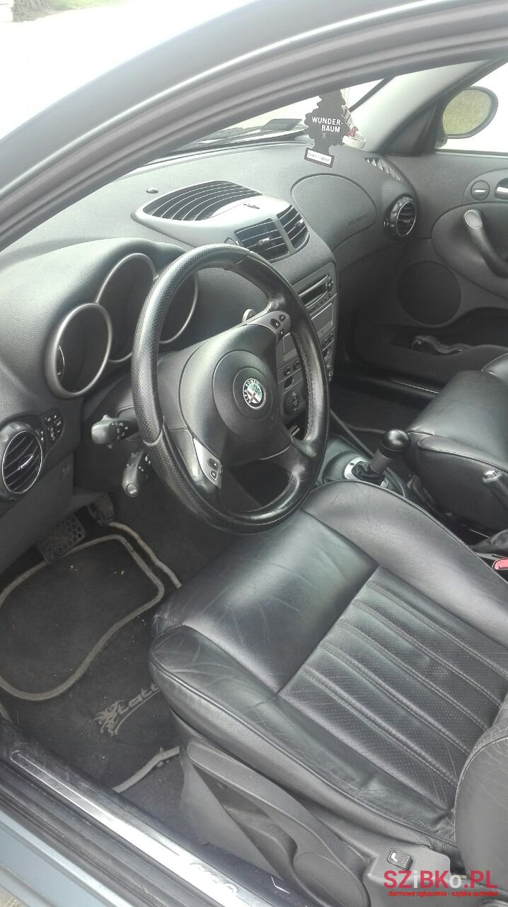 2001' Alfa Romeo 147 3 Door Sel photo #4