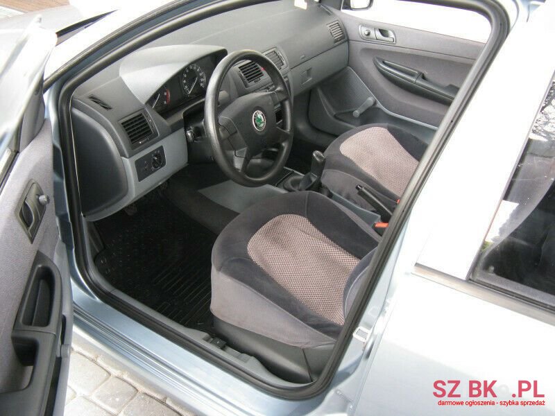 2002' Skoda Fabia photo #6