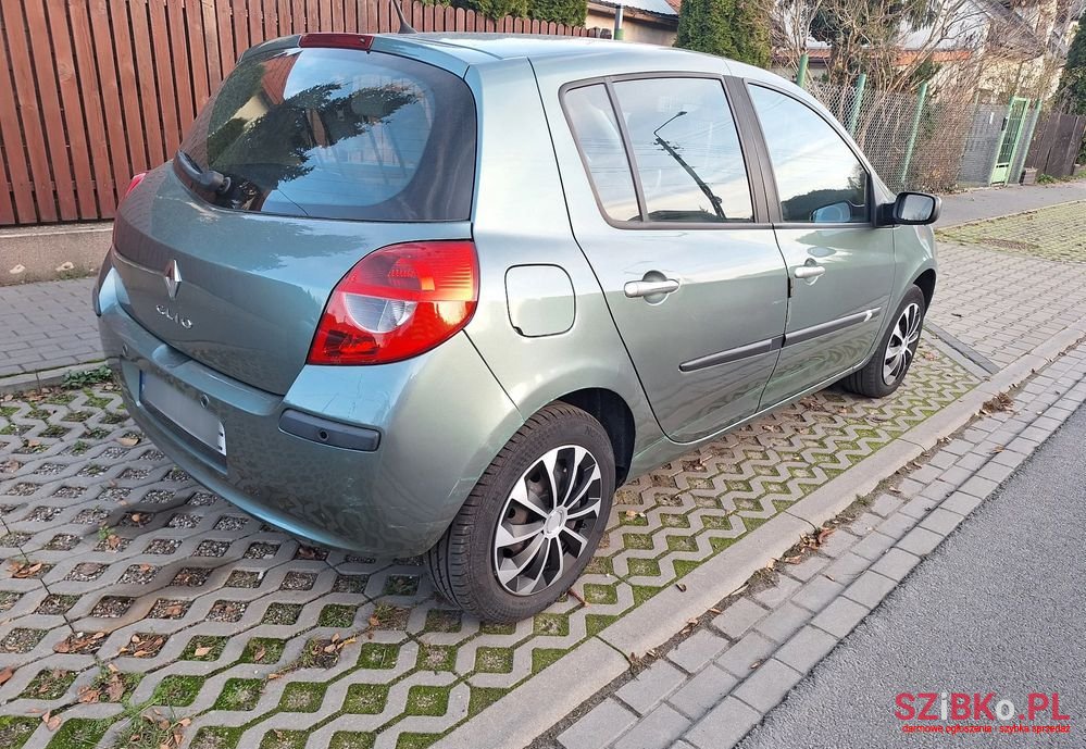 2007' Renault Clio 1.6 16V Alize photo #5