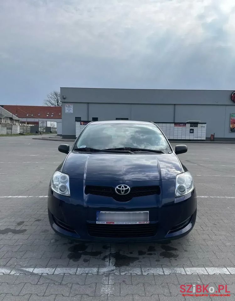 2010' Toyota Auris photo #3