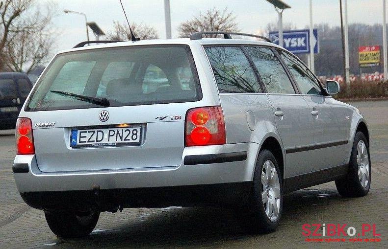 2002' Volkswagen Passat photo #1