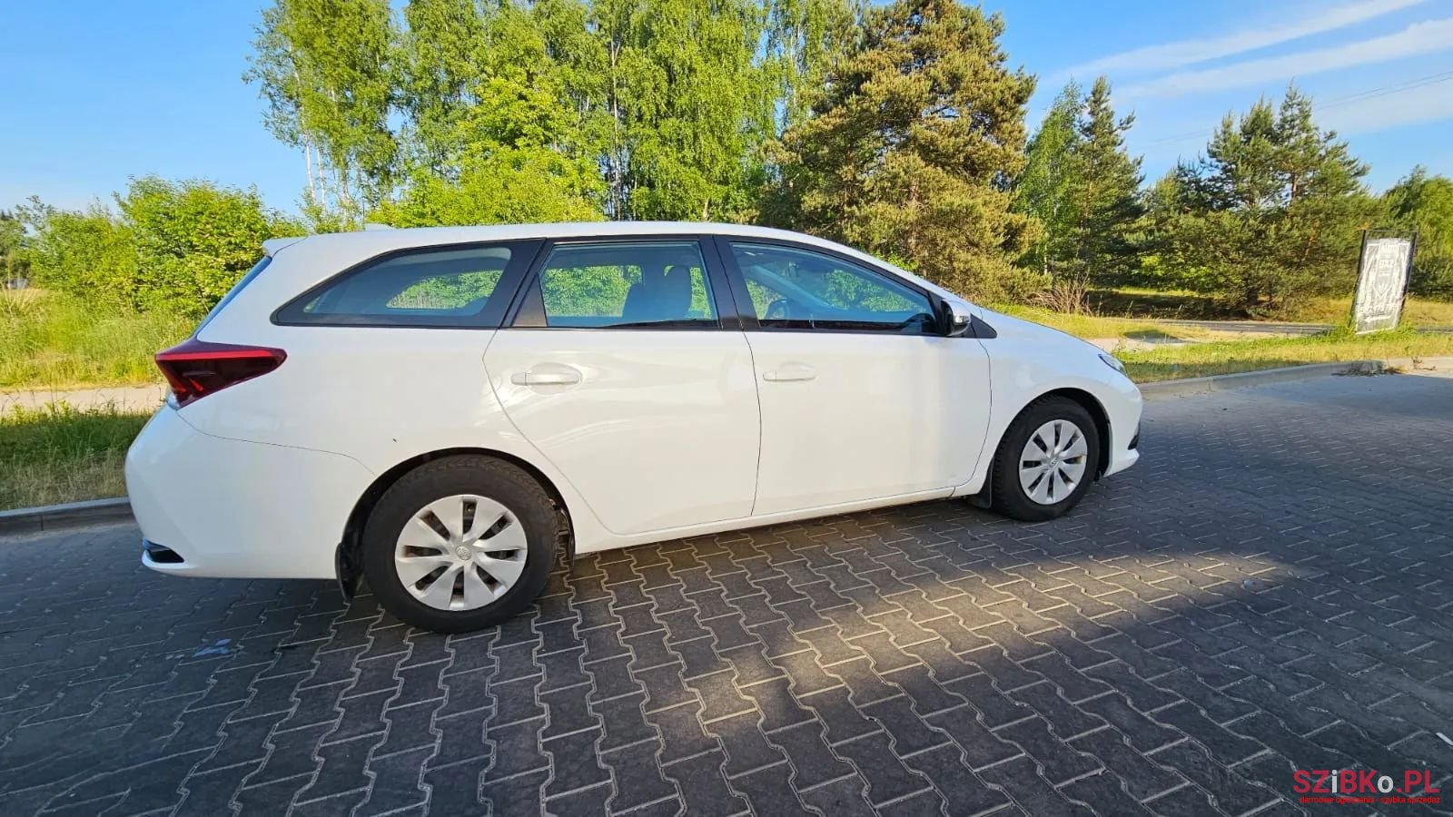 2018' Toyota Auris photo #4