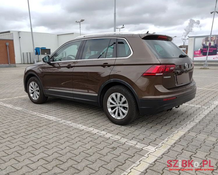 2016' Volkswagen Tiguan photo #6