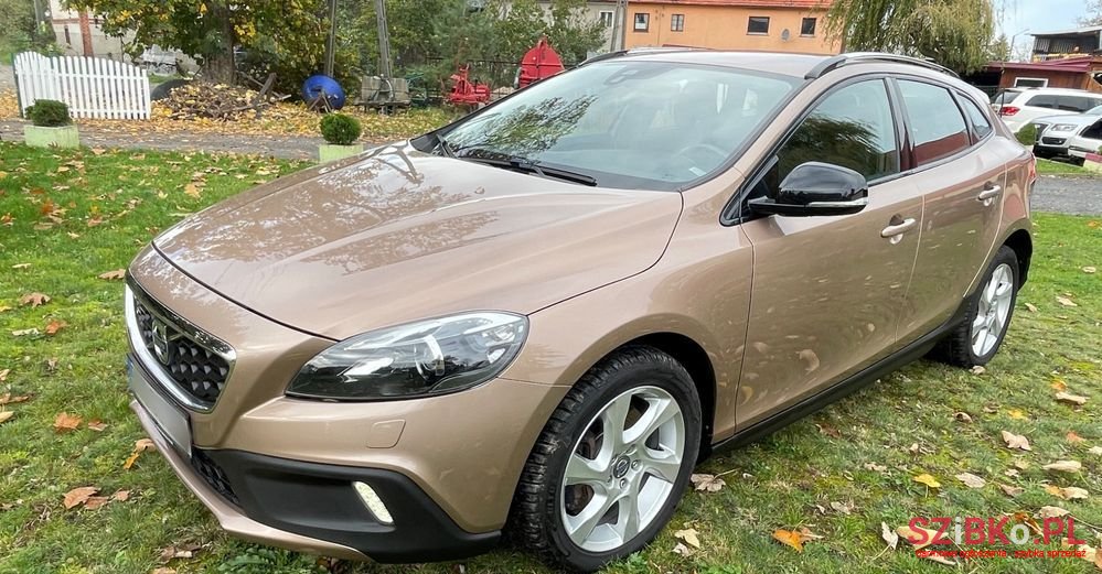 2015' Volvo V40 Cross Country photo #3