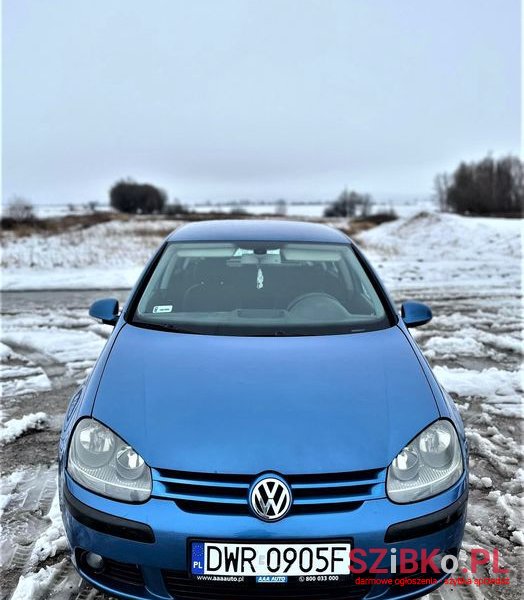 2004' Volkswagen Golf photo #2