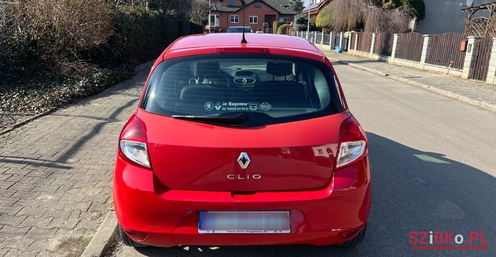 2010' Renault Clio photo #6