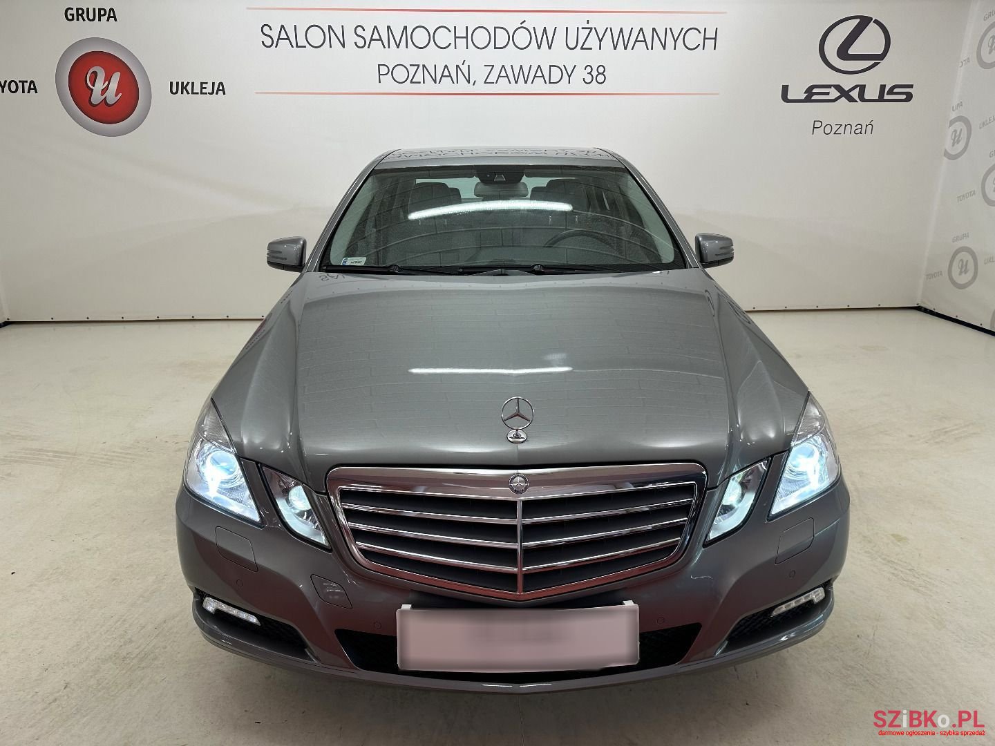 2010' Mercedes-Benz E-Class photo #6