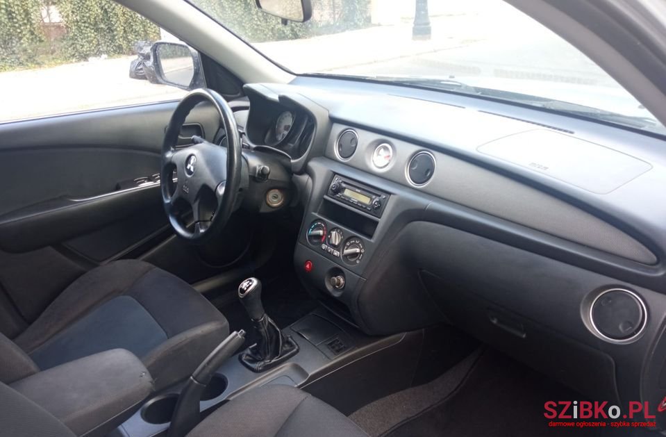 2006' Mitsubishi Outlander photo #6