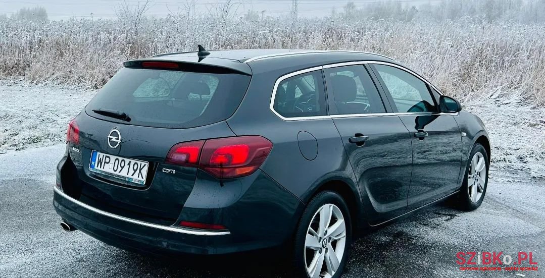 2014' Opel Astra photo #3