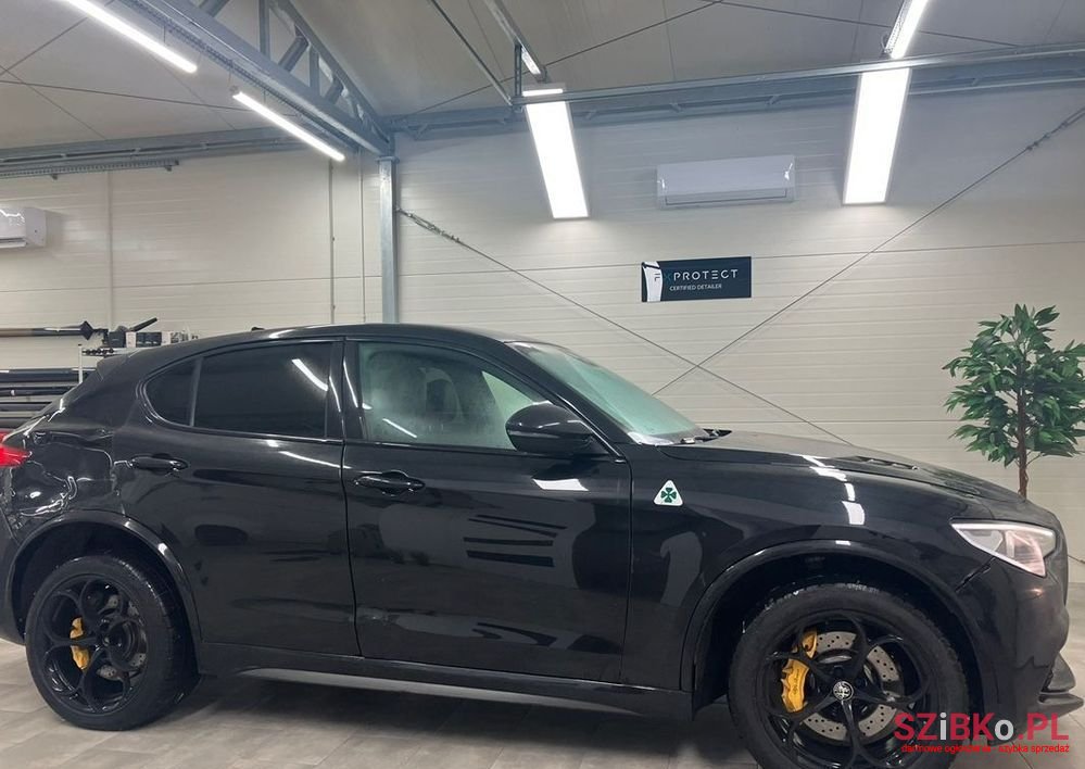 2018' Alfa Romeo Stelvio photo #6