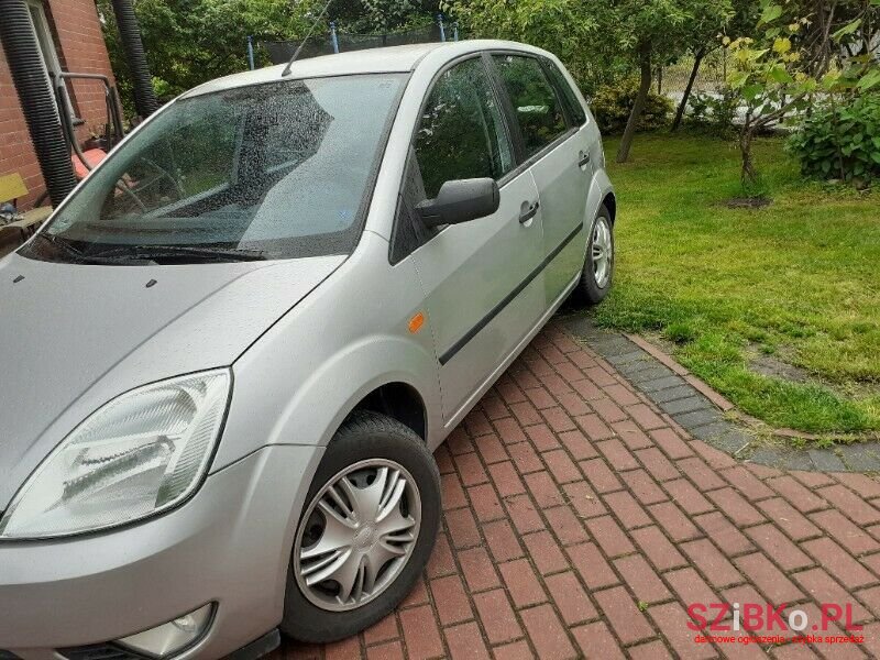 2004' Ford Fiesta photo #2