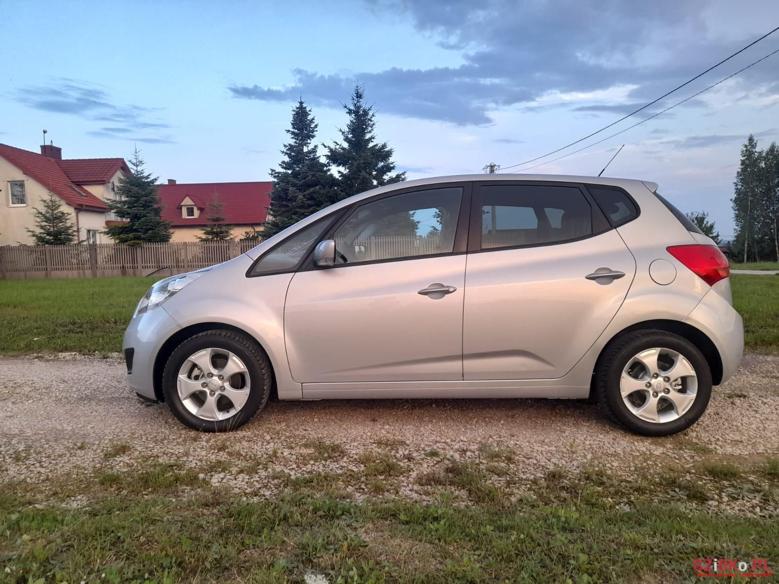 2010' Kia Venga photo #6