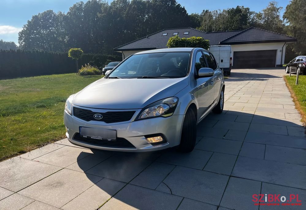 2010' Kia Ceed photo #2