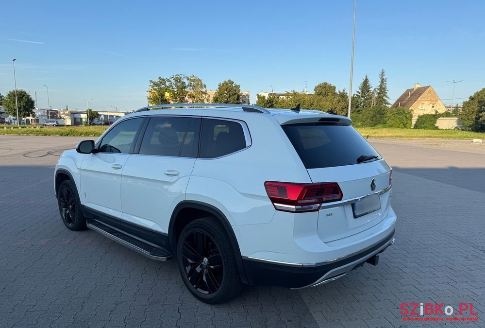 2019' Volkswagen Atlas photo #5