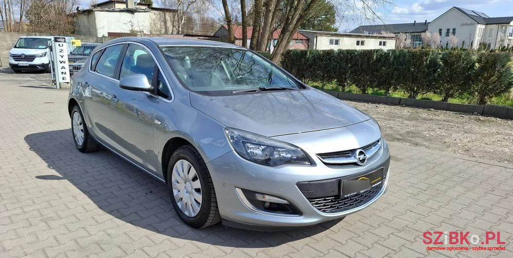 2013' Opel Astra photo #6
