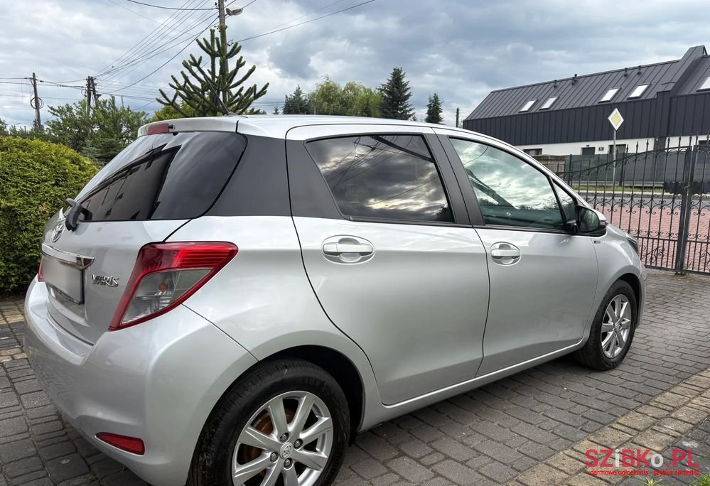 2013' Toyota Yaris photo #3