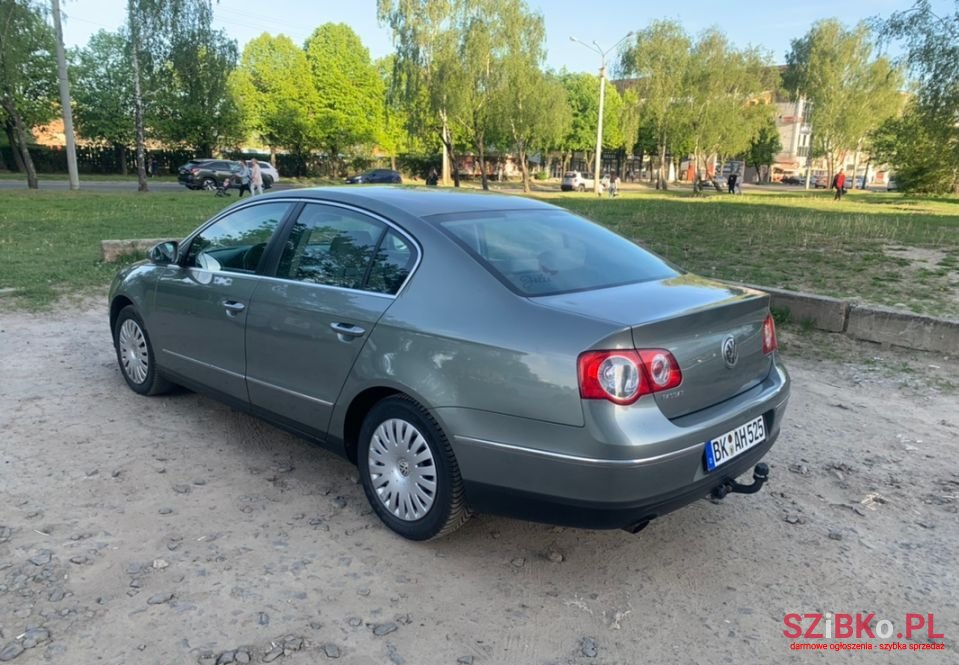 2009' Volkswagen Passat photo #4