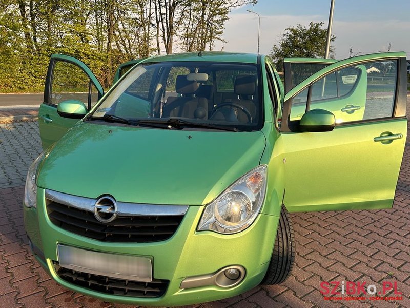 2010' Opel Agila 1.0 photo #5