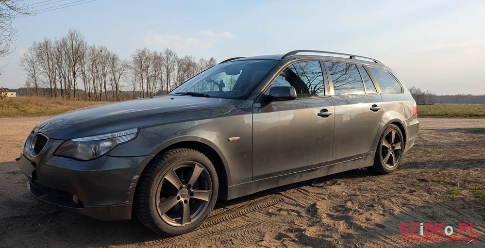 2005' BMW 5 Series 530Xd Touring photo #2