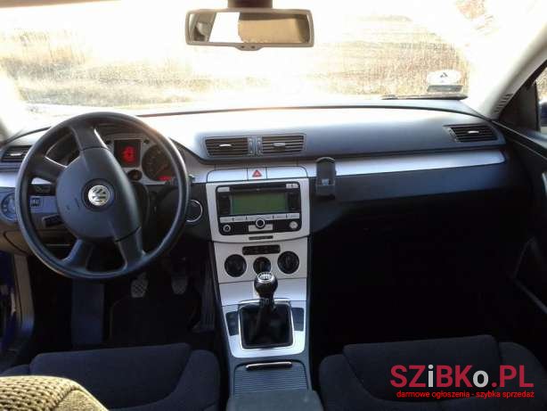 2008' Volkswagen Passat photo #3