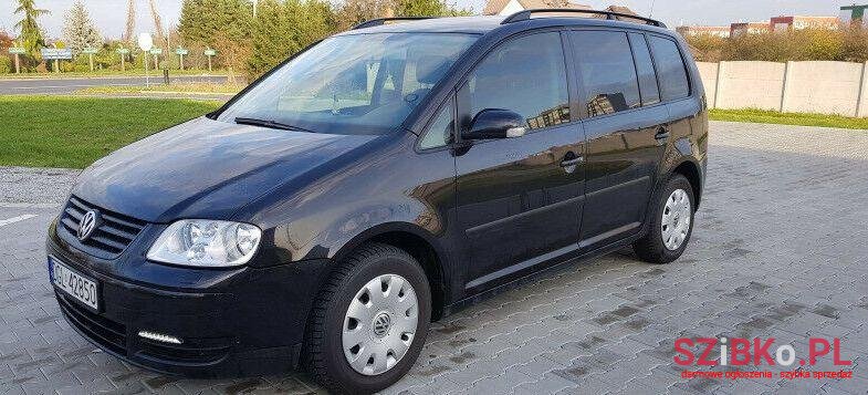 2004' Volkswagen Touran photo #1