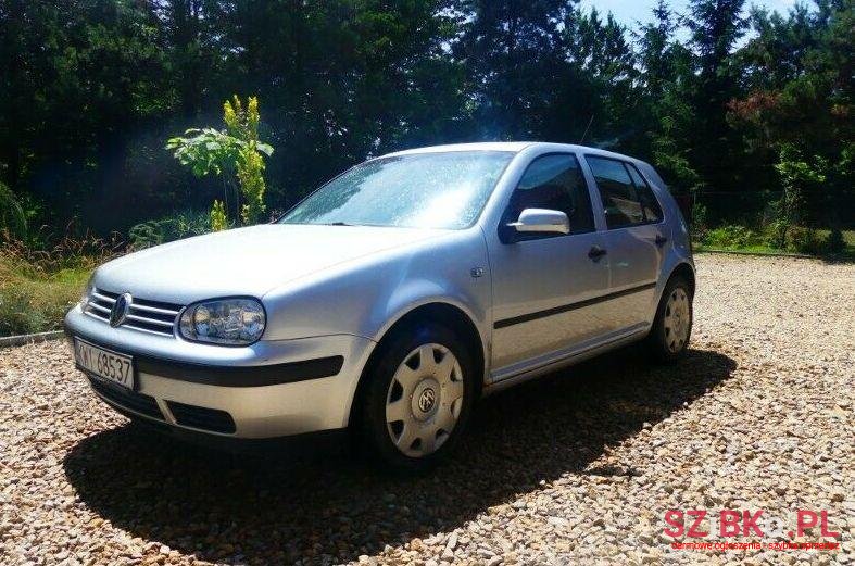 2001' Volkswagen Golf photo #1