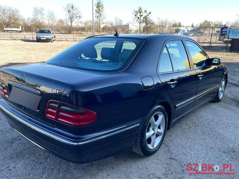 2001' Mercedes-Benz E-Class photo #3