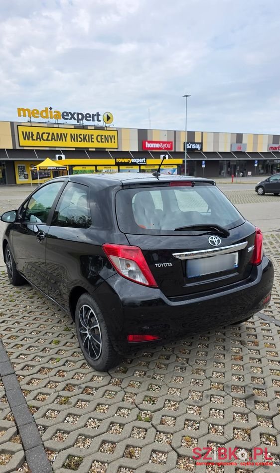 2012' Toyota Yaris 1.0 Luna photo #3