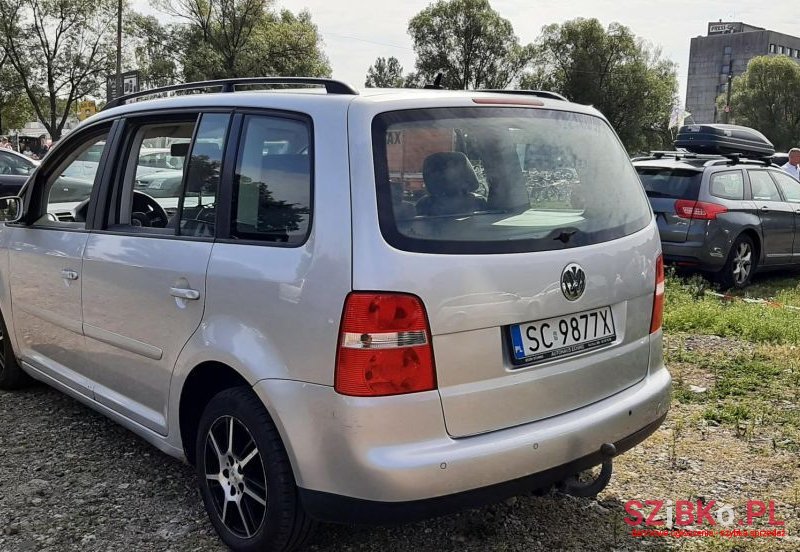 2005' Volkswagen Touran photo #4