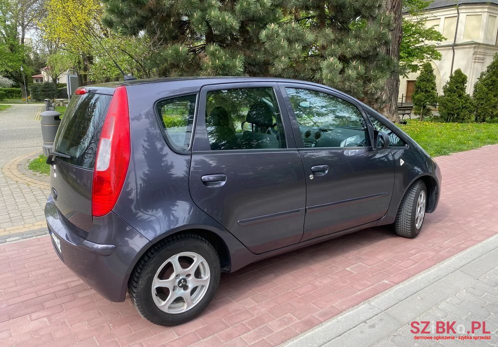 2006' Mitsubishi Colt photo #3