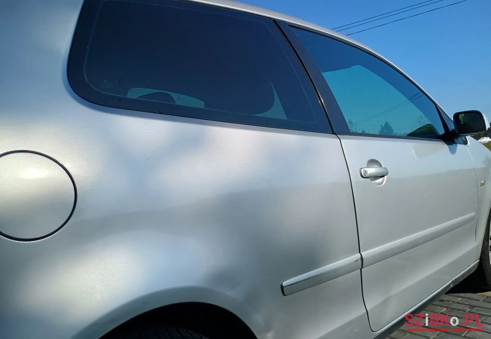 2005' Volkswagen Polo photo #5
