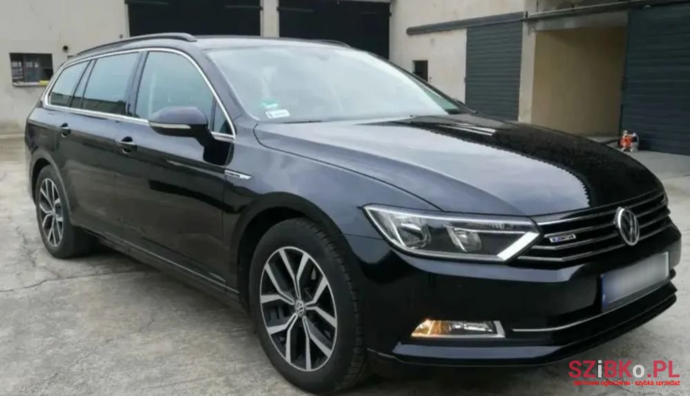 2015' Volkswagen Passat photo #2