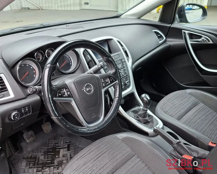 2014' Opel Astra photo #3