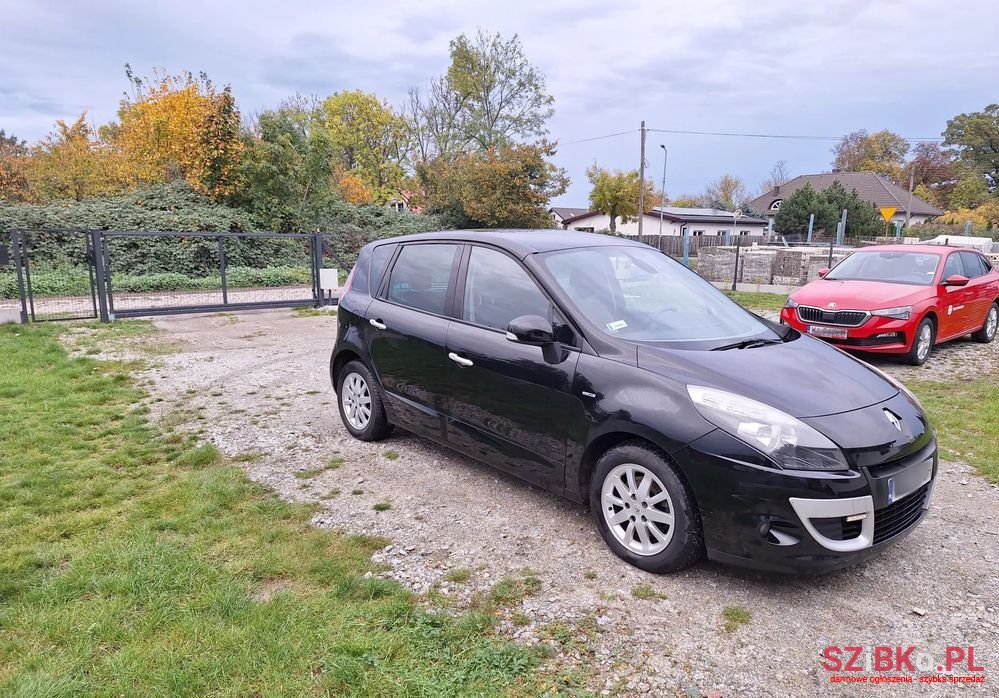 2011' Renault Scenic photo #4
