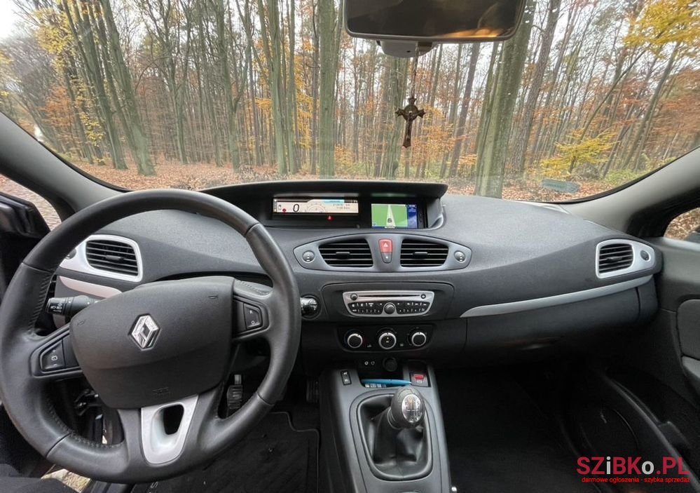 2010' Renault Scenic photo #3