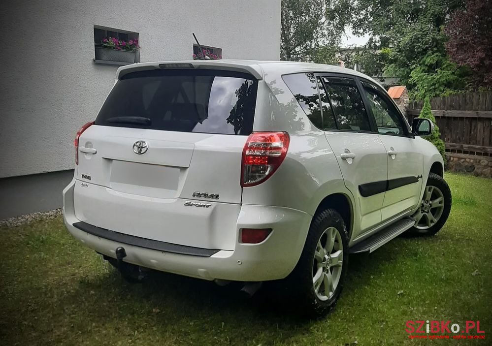 2010' Toyota RAV4 2.2 D-4D 4X4 photo #3