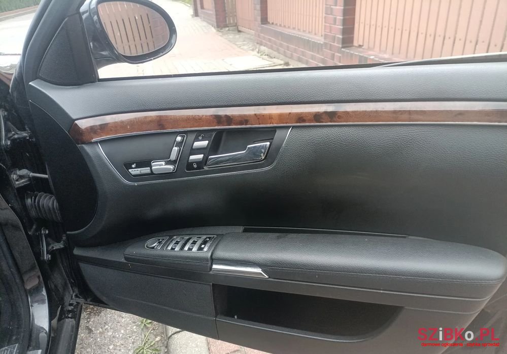 2006' Mercedes-Benz S-Class 320 L Cdi photo #3