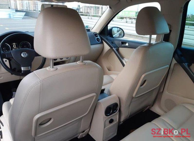 2009' Volkswagen Tiguan photo #2