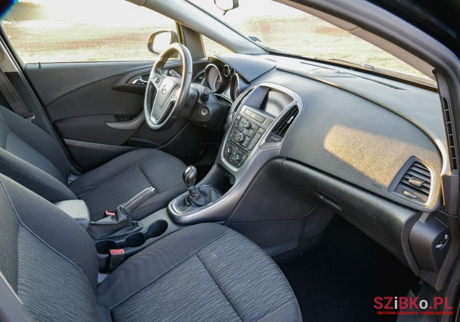 2015' Opel Astra photo #6