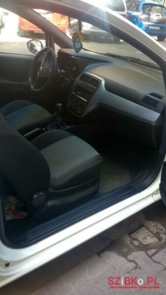 2011' Fiat Punto photo #4