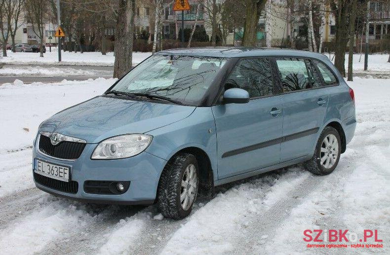 2008' Skoda Fabia photo #1